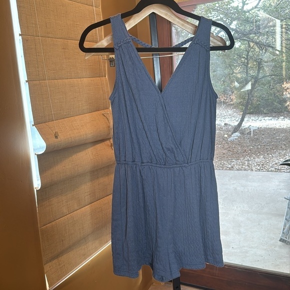 Universal Thread Women's Wrap Front Blue Romper Size XS NWOT - Picture 2 of 10